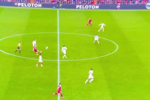 国外球迷：维尔茨这脚传球有失水准😥